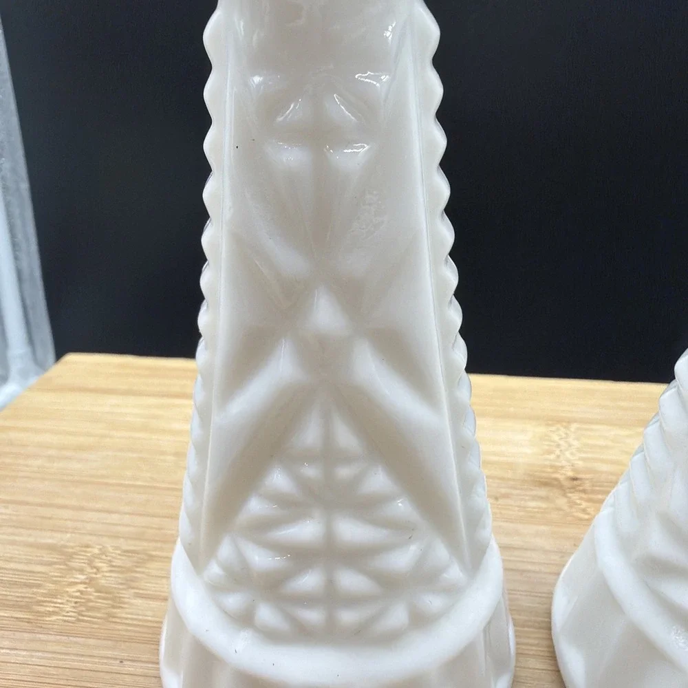VTG Set Of 2 Anchor Hocking Milk Glass Bud Vase Stars and Bars 9